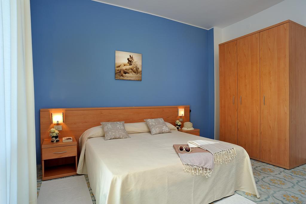 Raffy Family & Bike Hotel Diano Marina Quarto foto