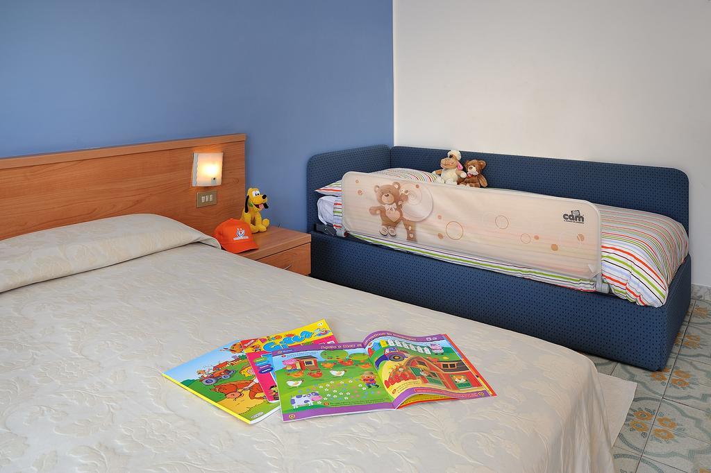 Raffy Family & Bike Hotel Diano Marina Quarto foto